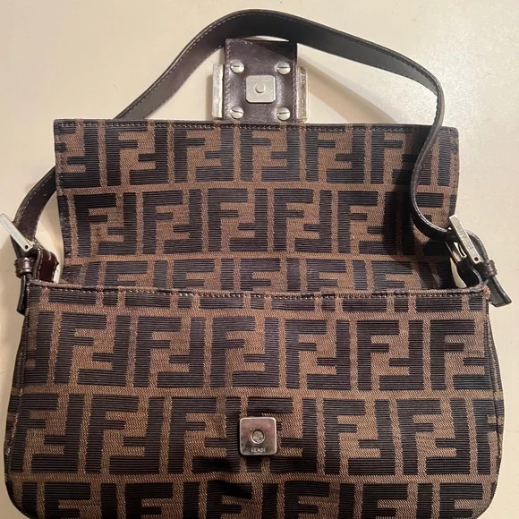 Vintage Fendi small shoulder purse - Picture 2 of 3